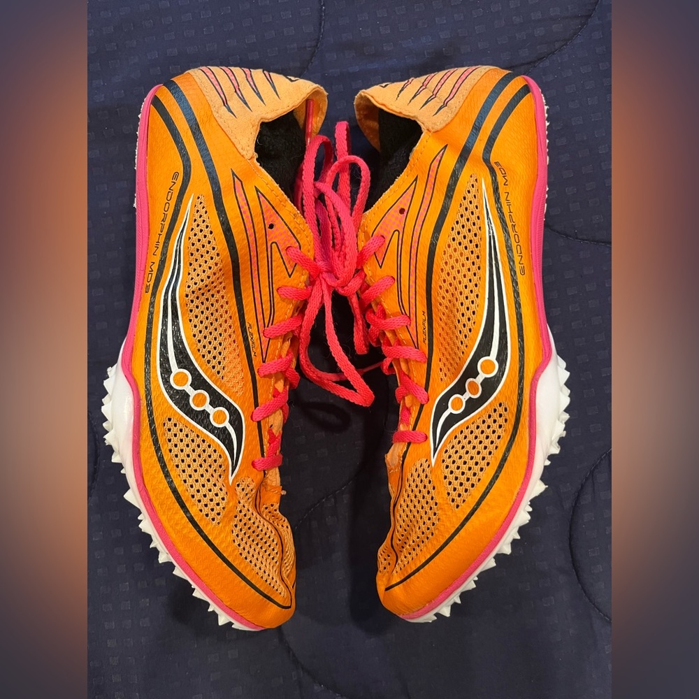 Gently Used Womens Track Running Shoes with Spikes Siz 9.5 Saucony Endorphin MD3